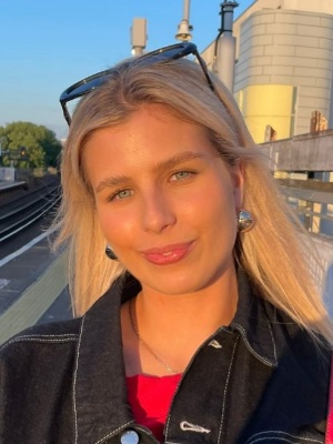 Jessica, Babysitter and Designer in London