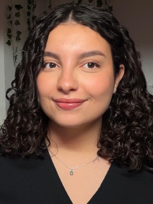 Malaak, Babysitter and Analyst in Hatfield